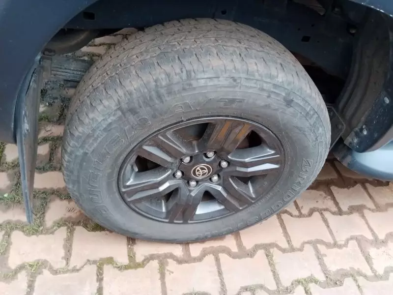 Toyota Hilux   - 2022