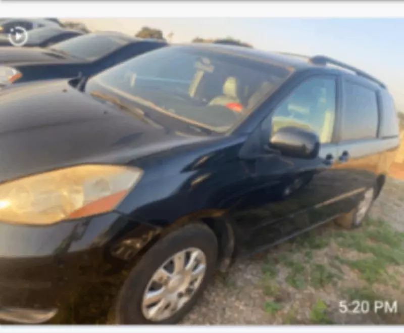 Toyota Sienna - 2010