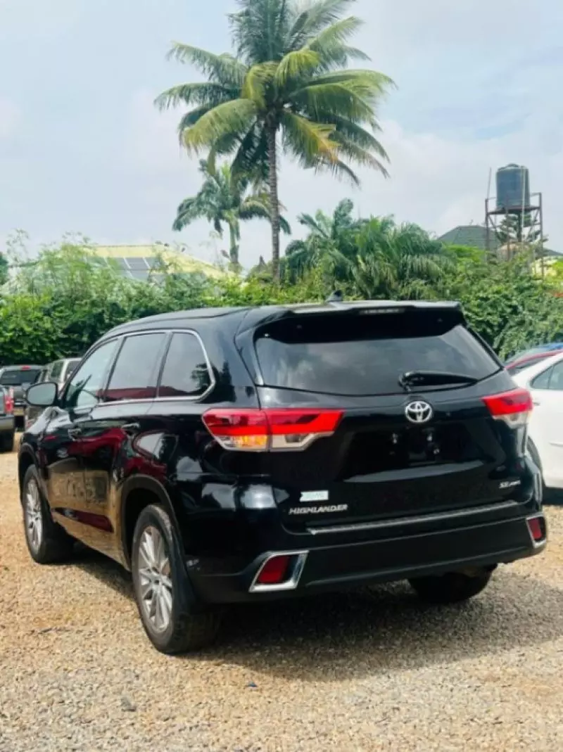 Toyota Highlander   - 2017