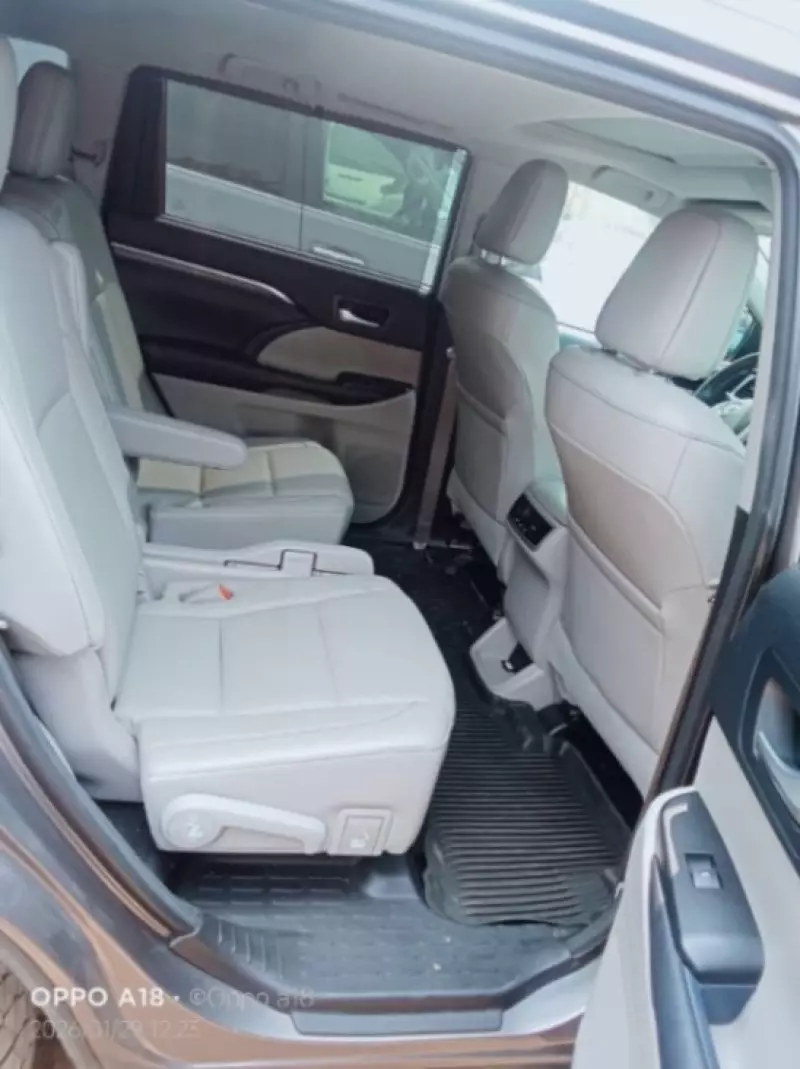 Toyota Highlander   - 2017