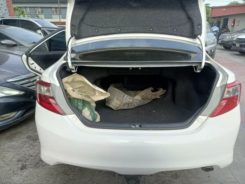 Toyota camry   - 2012