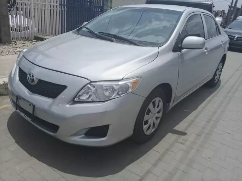 Toyota Corolla   - 2010