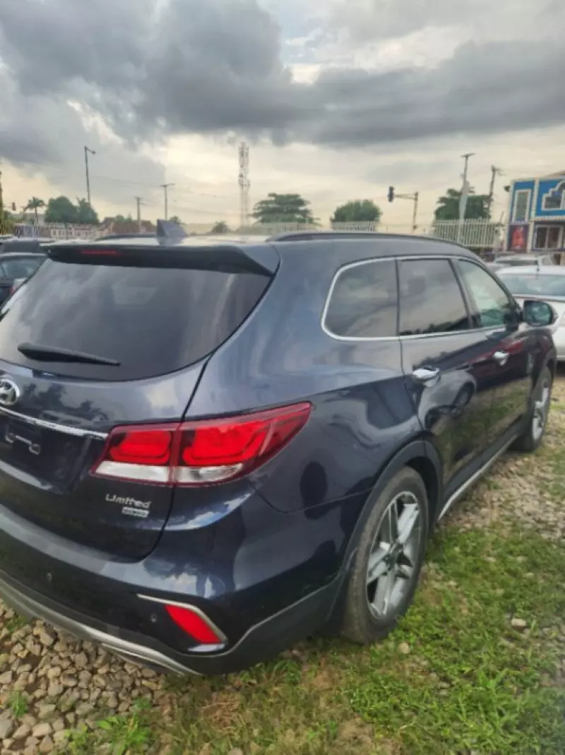 Hyundai Santa Fe   - 2017
