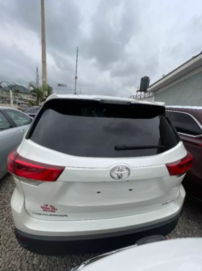 Toyota Highlander   - 2015
