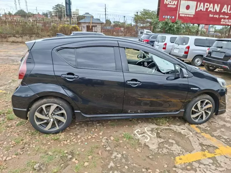 Toyota Aqua Hybrid - 2016