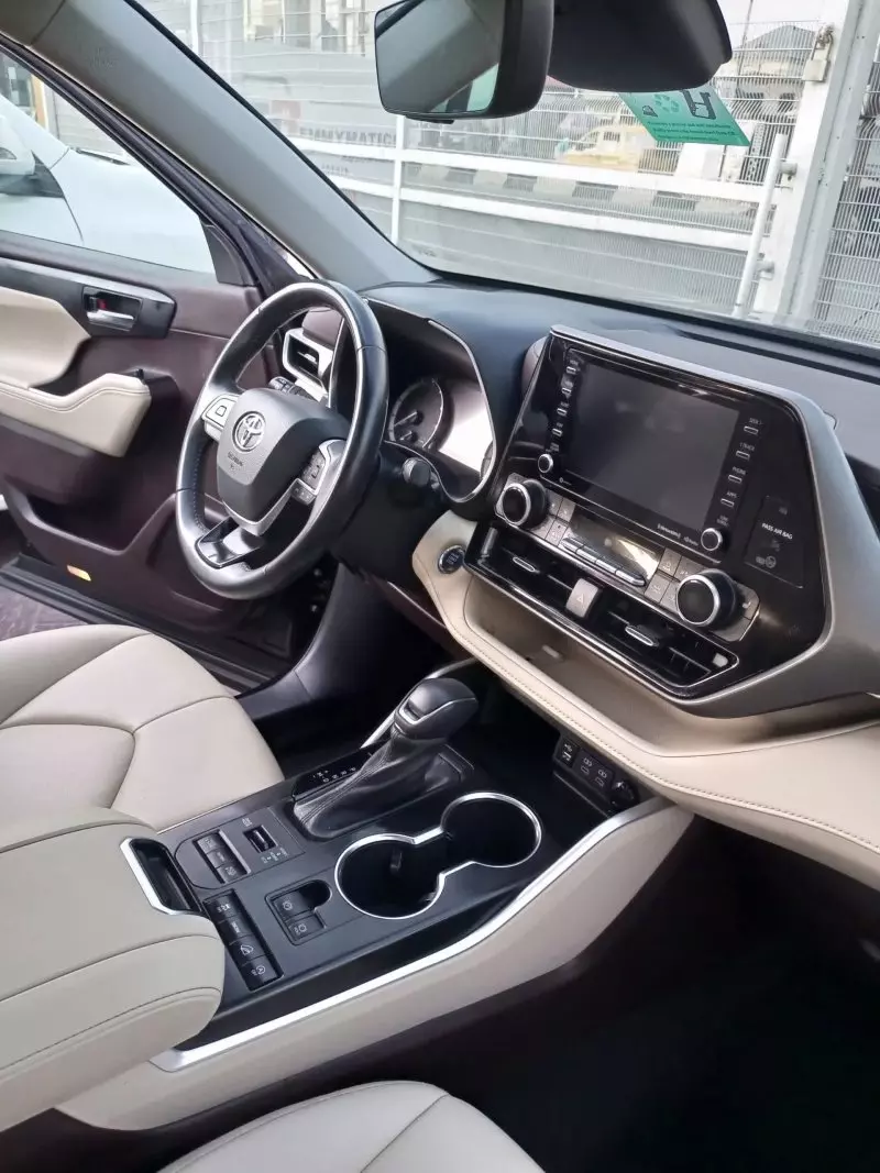 Toyota Highlander   - 2022