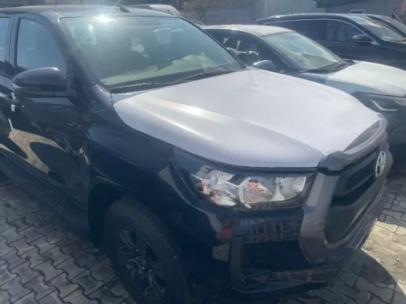 Toyota Hilux   - 2025