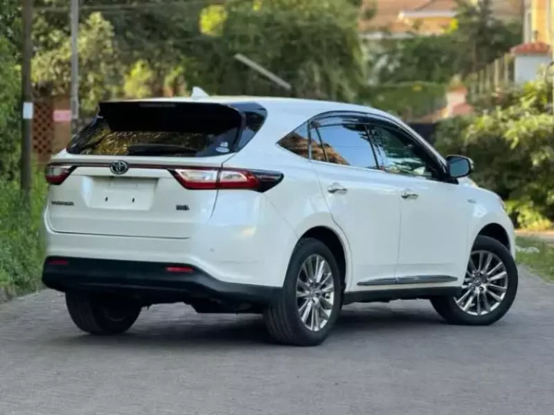 Toyota Harrier   - 2017