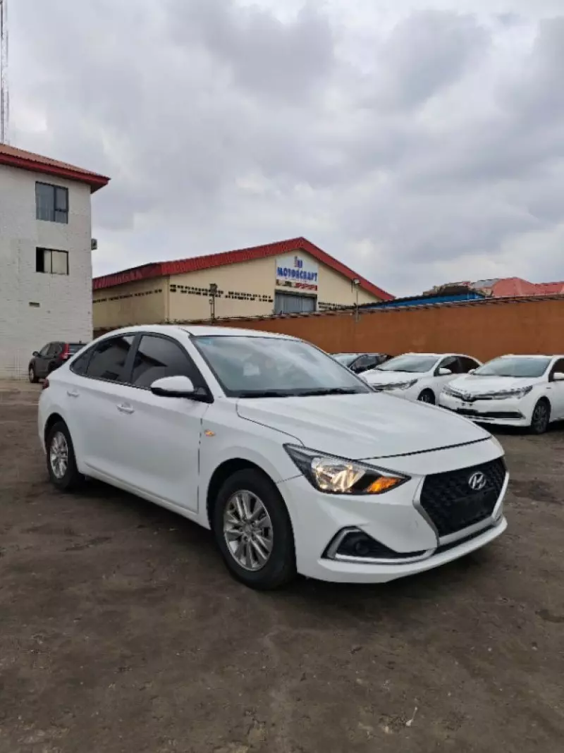 Hyundai Elantra   - 2019