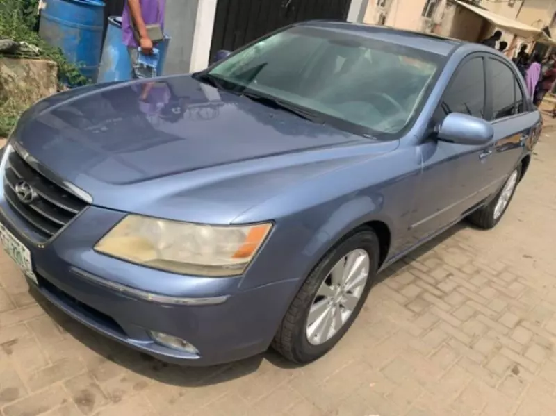 Hyundai Sonata   - 2010