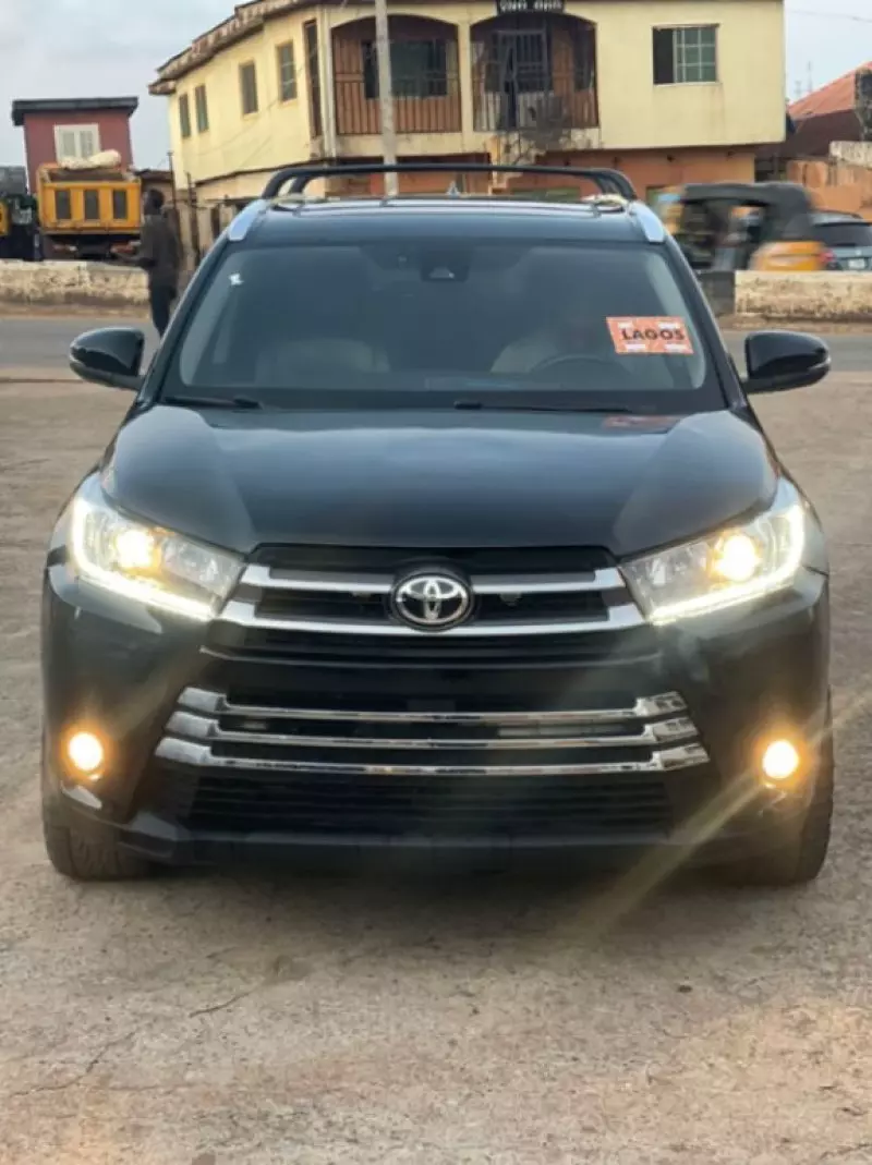 Toyota Highlander   - 2016
