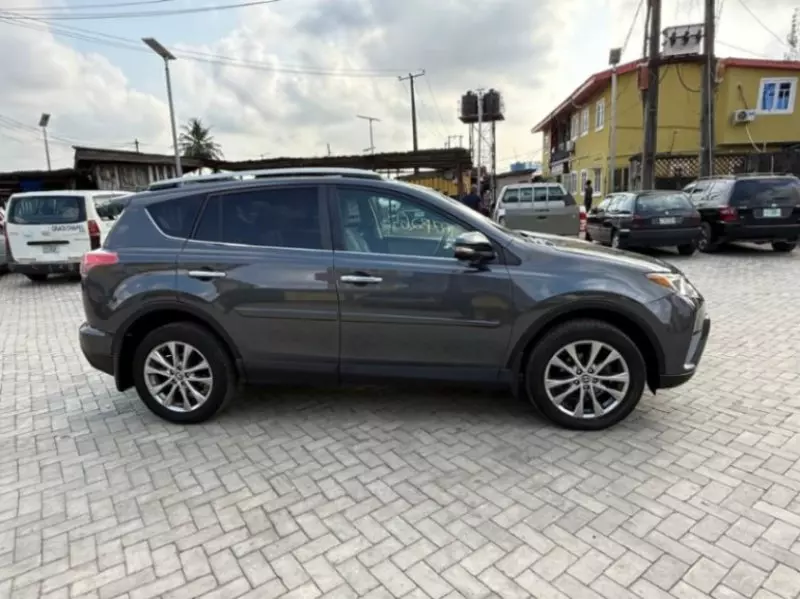 Toyota RAV4   - 2016
