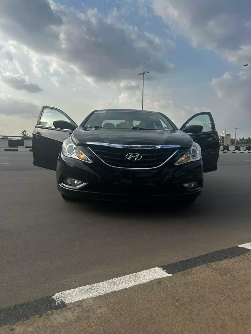 Hyundai Sonata   - 2013