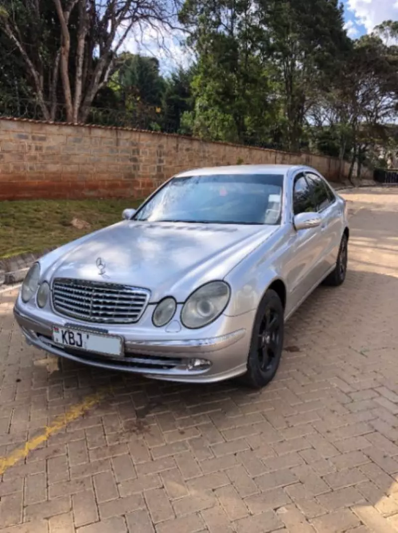 Mercedes-Benz E 200   - 2003