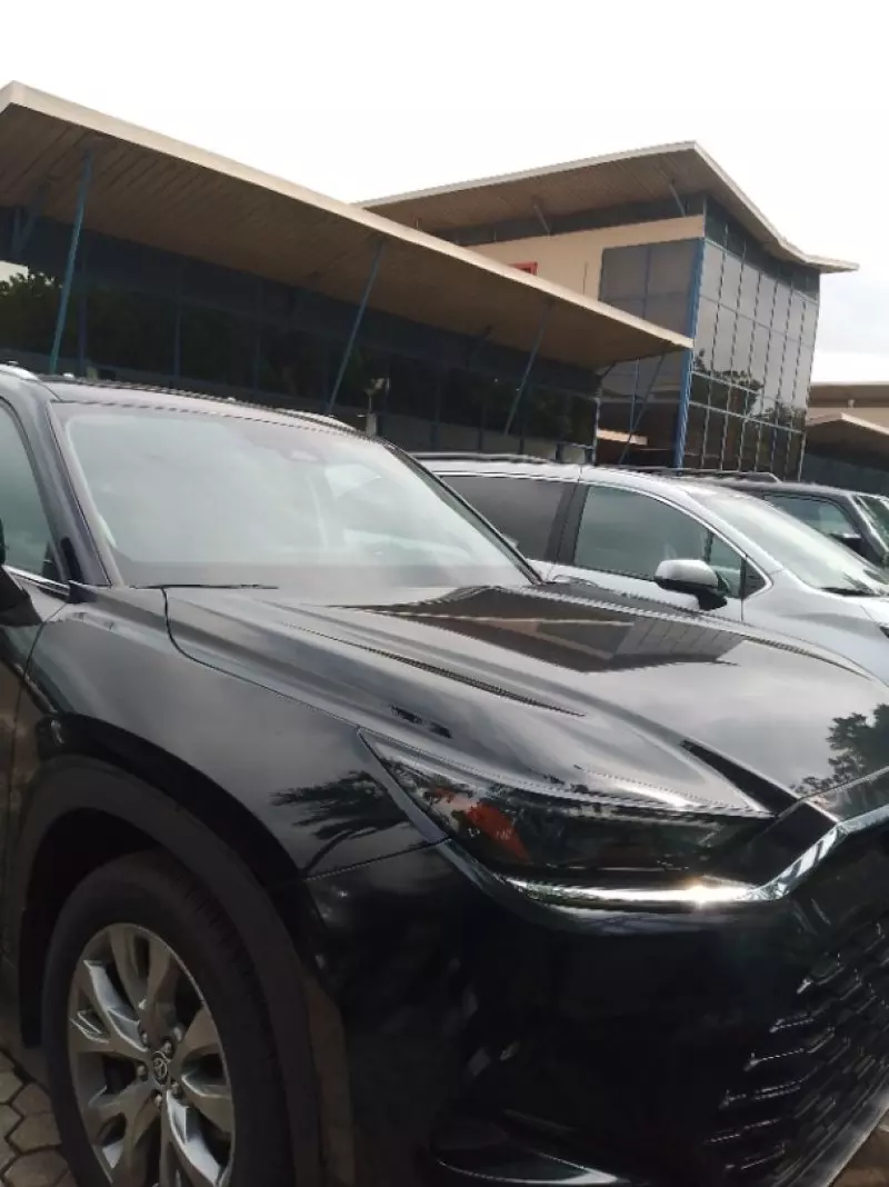 Toyota Grand Highlander   -