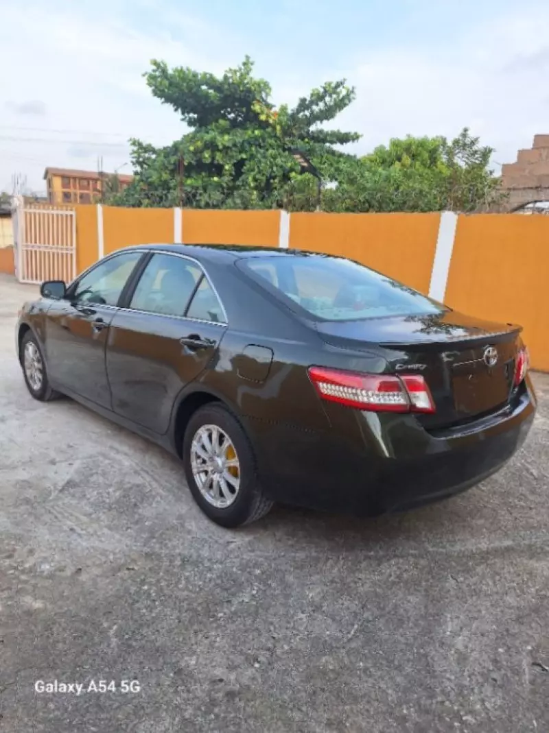 Toyota Camry   - 2011