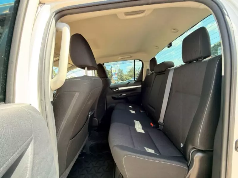 Toyota Hilux   - 2019