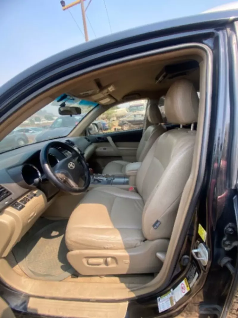 Toyota Highlander   - 2010