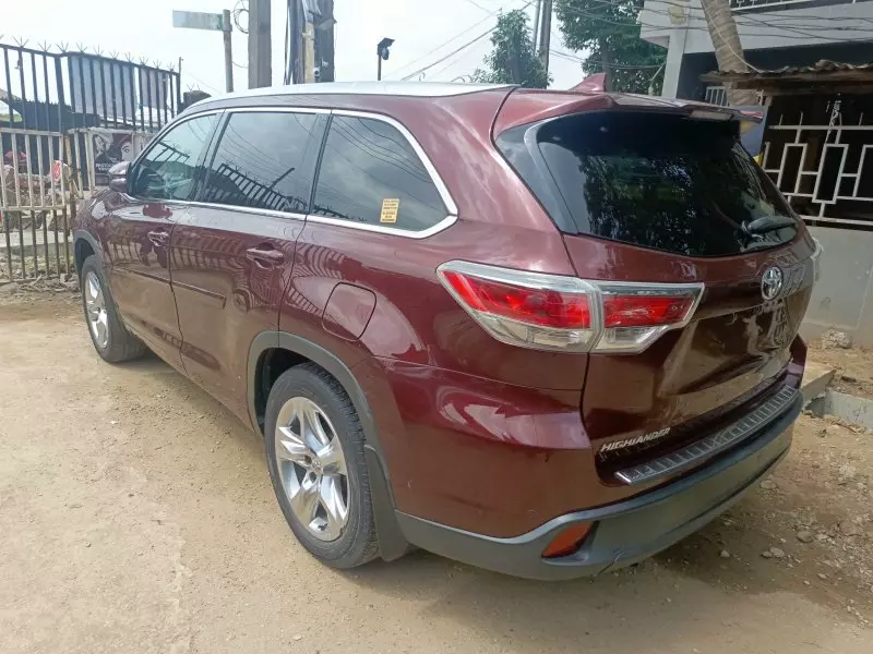Toyota Highlander   - 2015