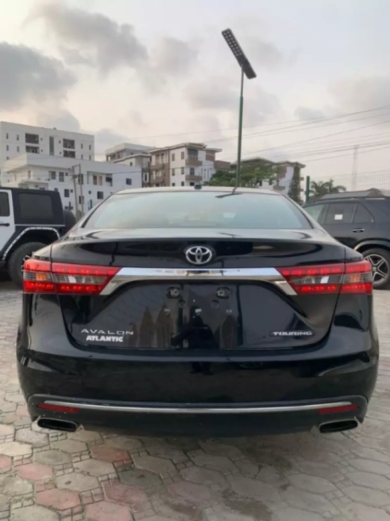Toyota Avalon   - 2016