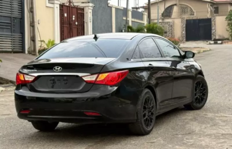 Hyundai Sonata   - 2012