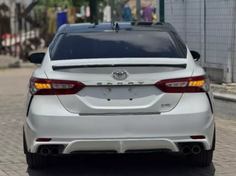 Toyota Camry   - 2018