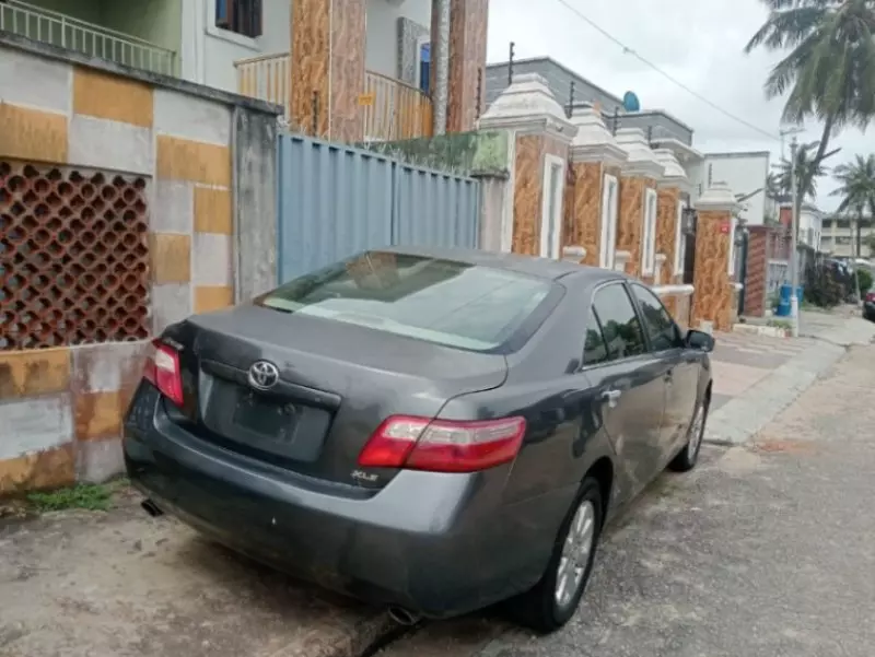 Toyota Camry   - 2009