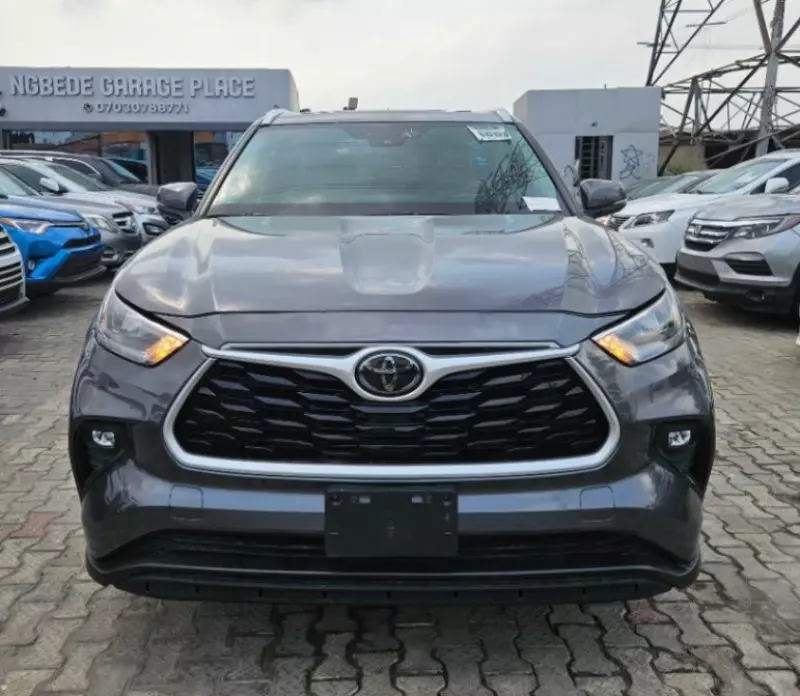 Toyota Highlander   - 2020