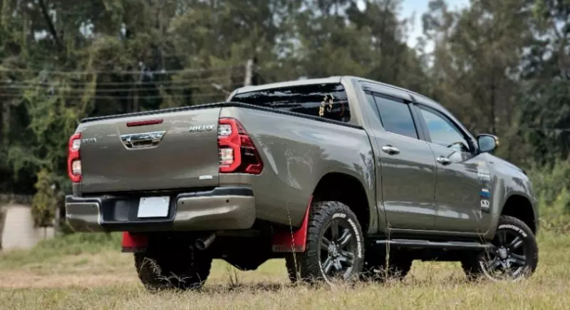 Toyota Hilux   - 2021