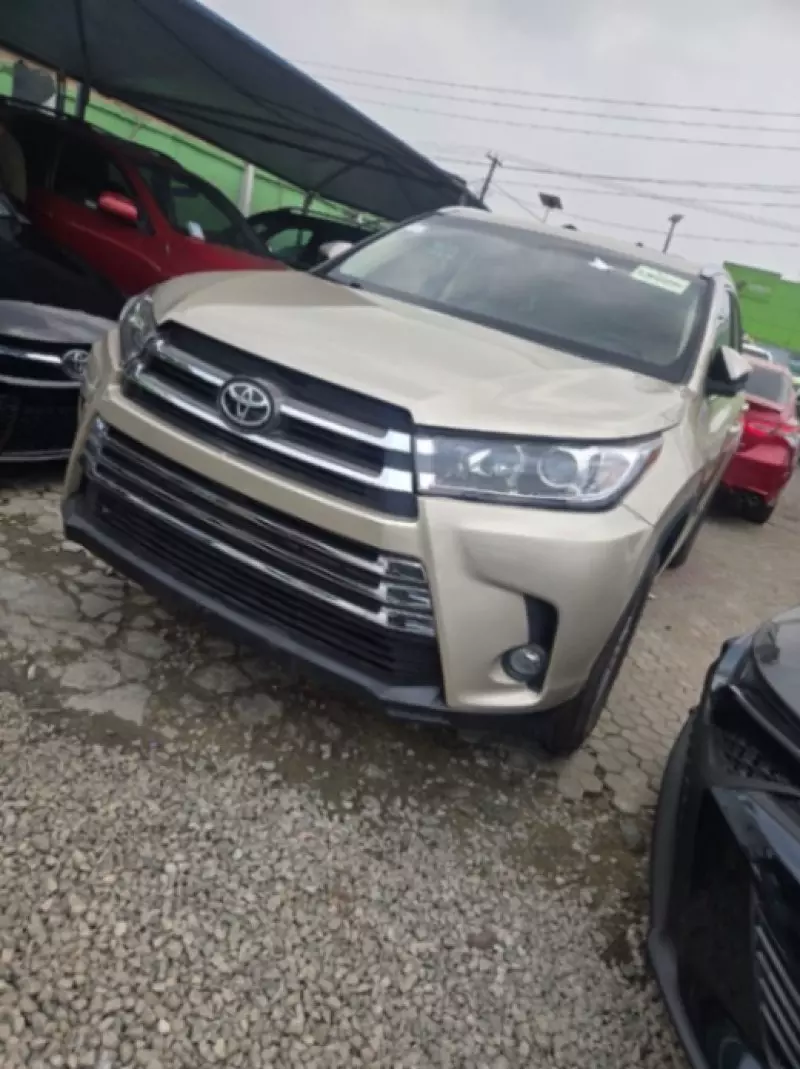 Toyota Highlander   - 2014