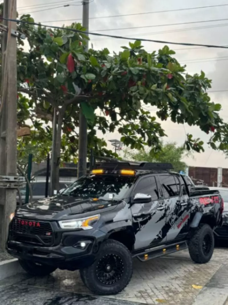 Toyota Hilux   - 2021