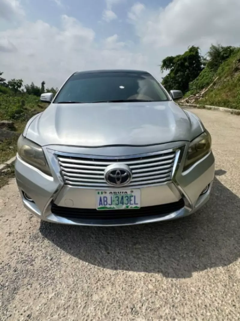 Toyota Camry   - 2010