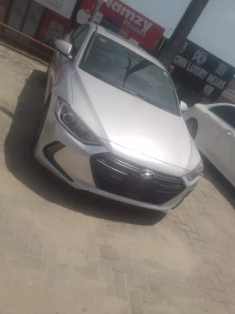 Hyundai Elantra   - 2018