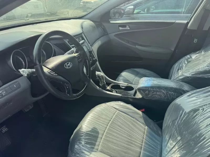 Hyundai Sonata   - 2011