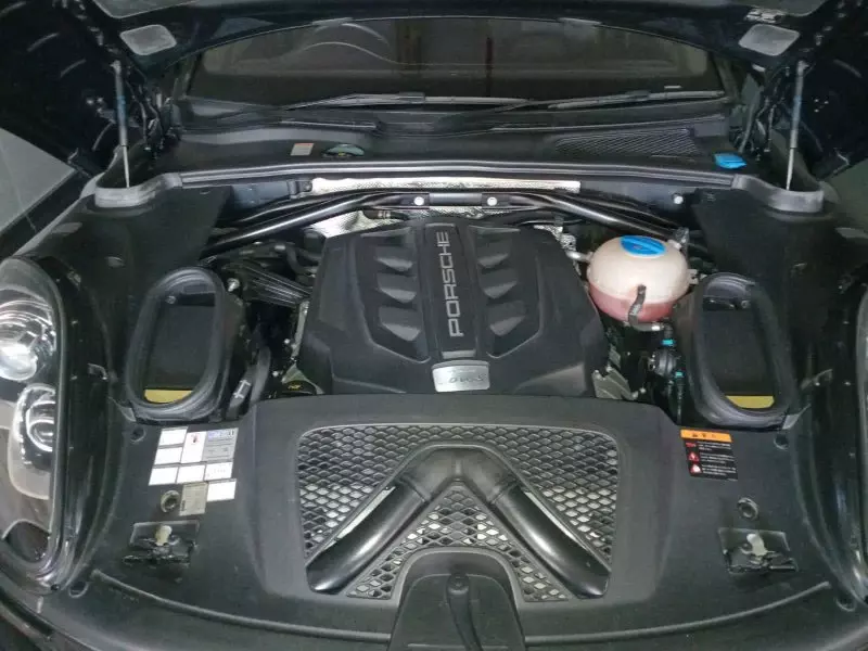 PORSCHE Macan   - 2016