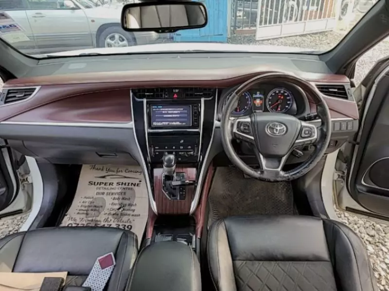 Toyota Harrier   - 2015