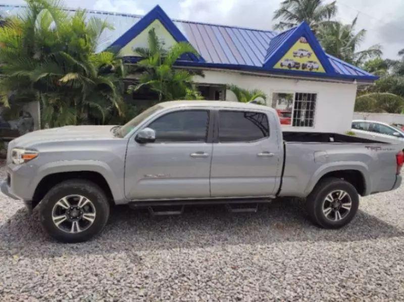 Toyota Tacoma   - 2018