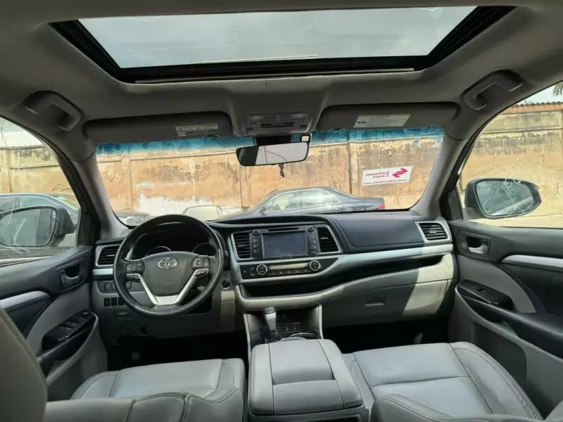 Toyota Highlander   - 2017