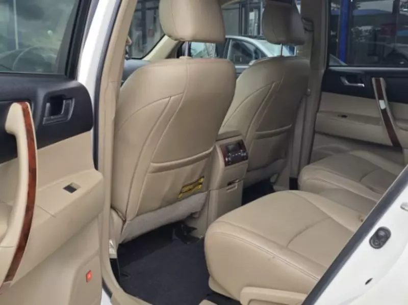 Toyota Highlander   - 2013