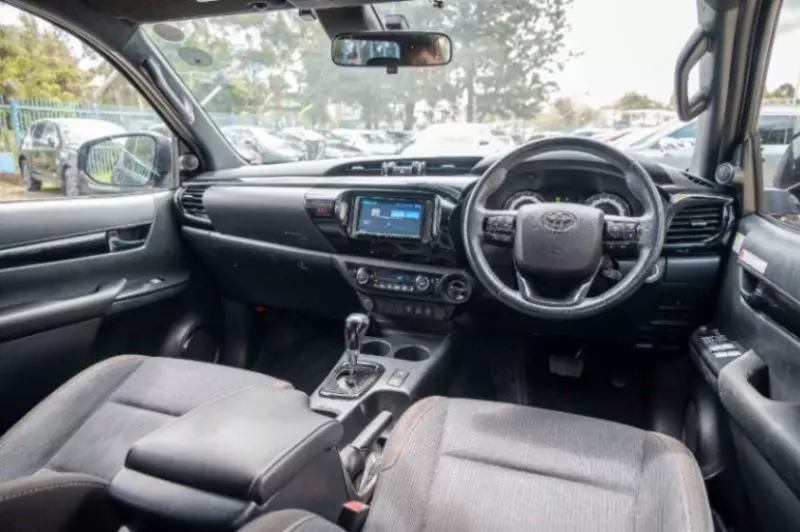 Toyota Hilux   - 2020