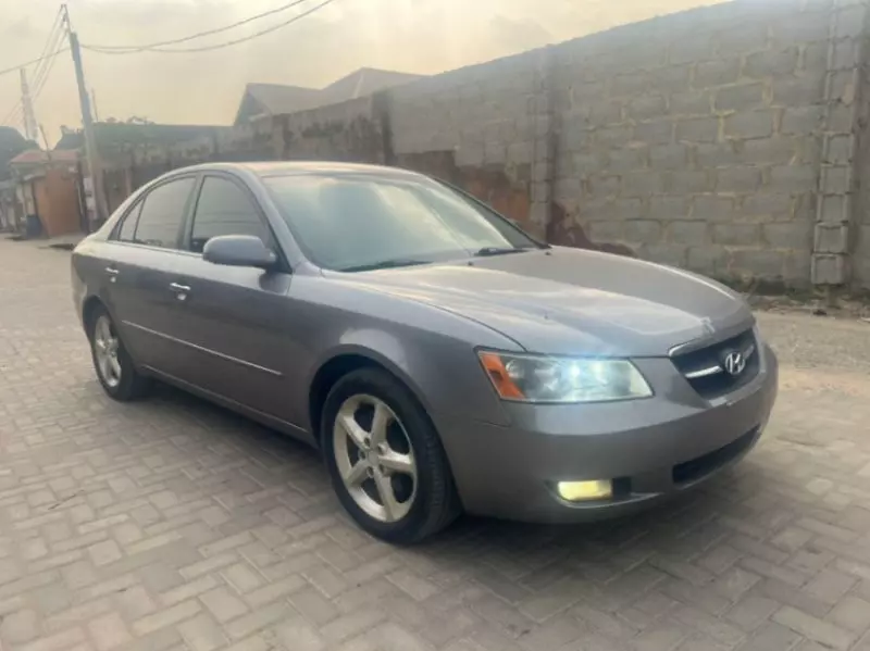 Hyundai Sonata   - 2008
