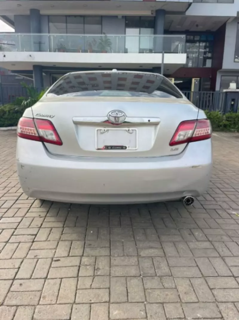 Toyota Camry   - 2011