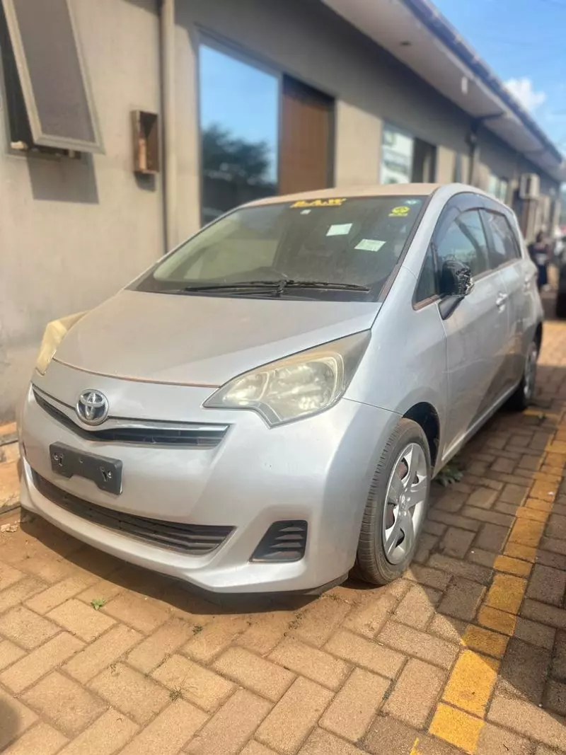 Toyota Ractis   - 2010