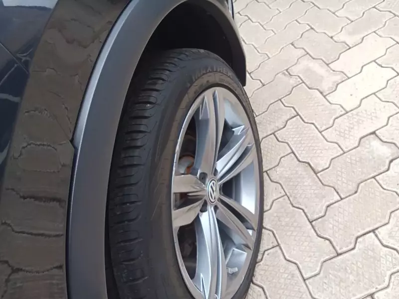 Volkswagen Tiguan   - 2017
