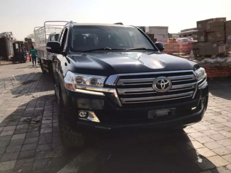 Toyota  Land Cruiser VXR V8