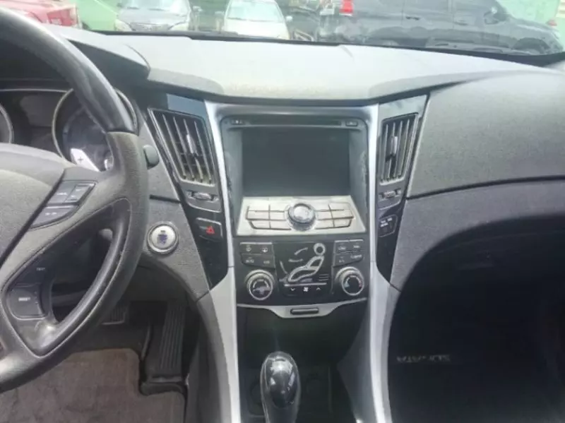 Hyundai Sonata   - 2012