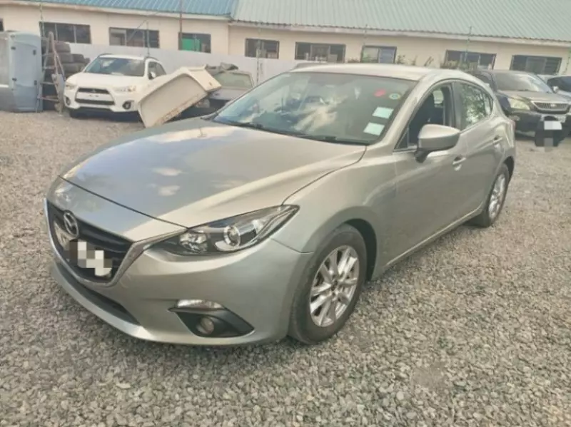 Mazda 3   - 2015