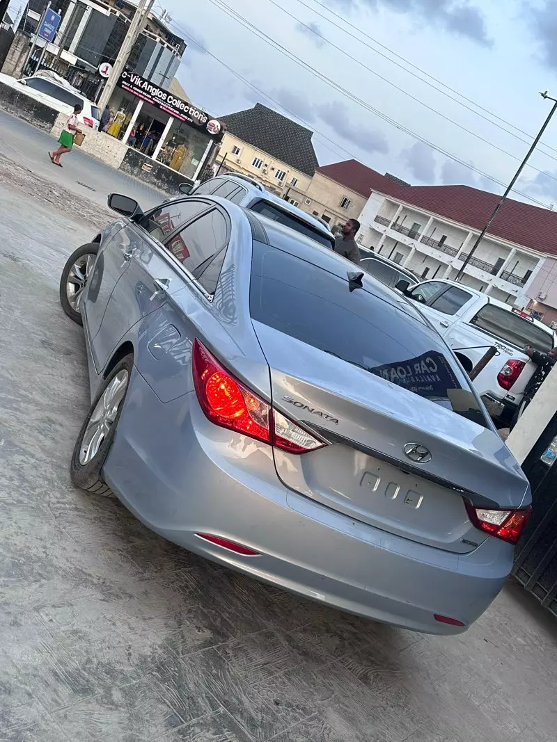 Hyundai Sonata   - 2013