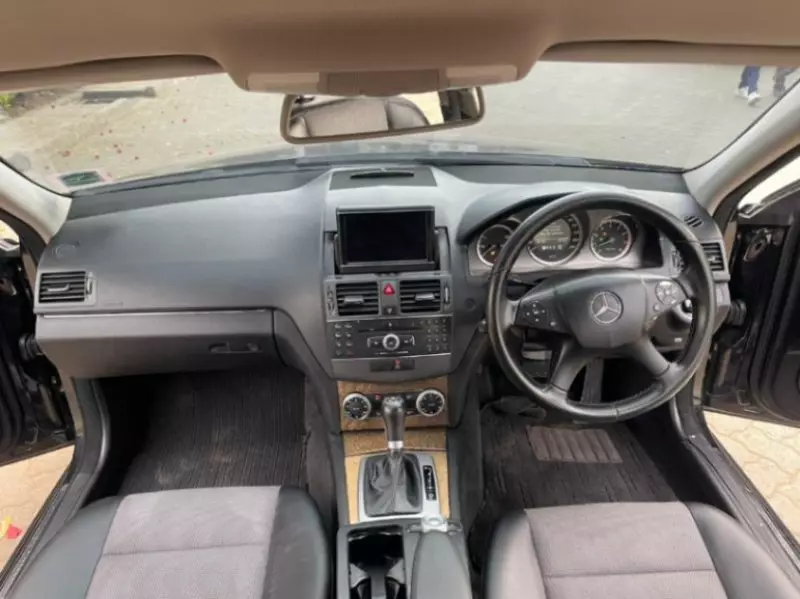 Mercedes-Benz C200   - 2011