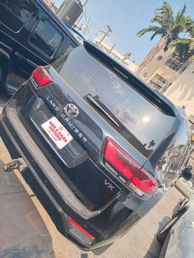 Toyota Land Cruiser VX   - 2022